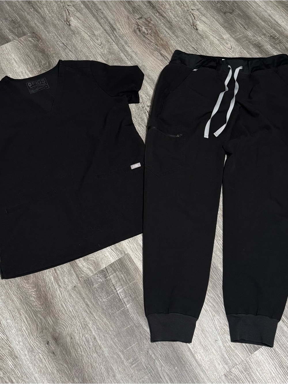 FIGS Women's Black Jogger Scrub Set